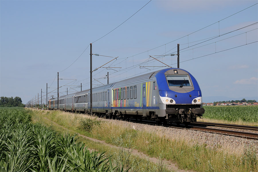 Passage à Sermersheim du TER 200 n° 96251 Strasbourg 16h53 - Basel 18h09.