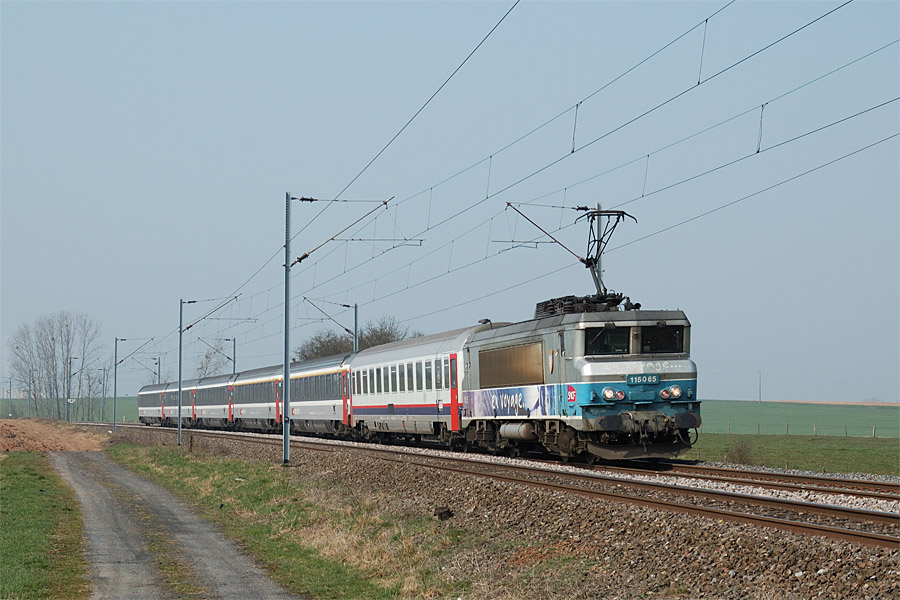 L'EuroCity 91 "Vauban" Bruxelles-Midi - Brig circule en IPCS &agrave; Vahl-l&egrave;s-B&eacute;nestroff.