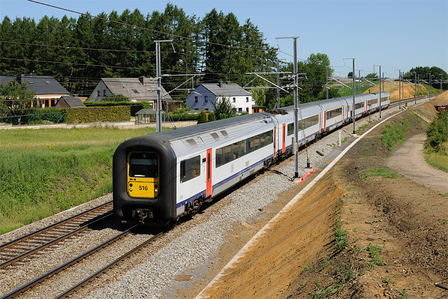 L'IC 2108 Bruxelles-Midi 08h33 &ndash; Luxembourg 11h40 passe &agrave; Weyler. Il est assur&eacute; par une UM d'AM96.