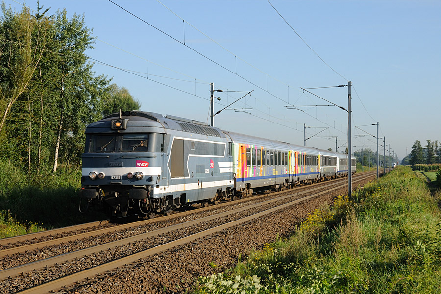 Le TER 830917 Sarreguemines - Strasbourg-Ville - Krimmeri-Meinau &agrave; Eckwersheim.