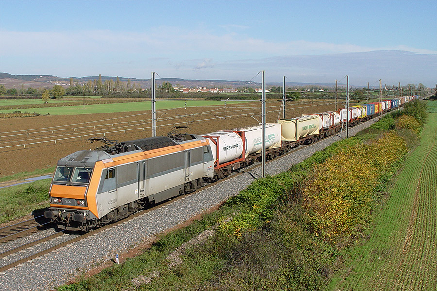 Vue du train 41139 Metz-Sablon - Cerb&egrave;re IE &agrave; Meursault, BB 26120 en t&ecirc;te.