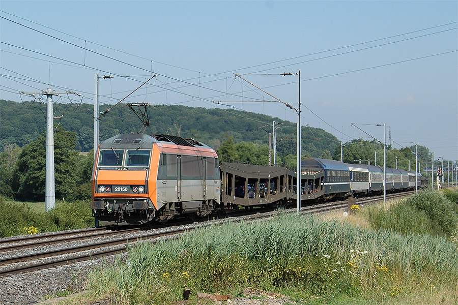 Arriv&eacute;e &agrave; R&eacute;ding du train 24577 Biarritz - Strasbourg-Ville. Ce train comporte une tranche Quimper - Strasbourg.
