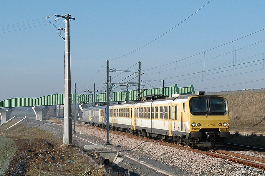 Passage dans la zone des raccordements LN6/L3 d'une UM de Z 11500 assurant le TER 830337 Metz - Strasbourg.