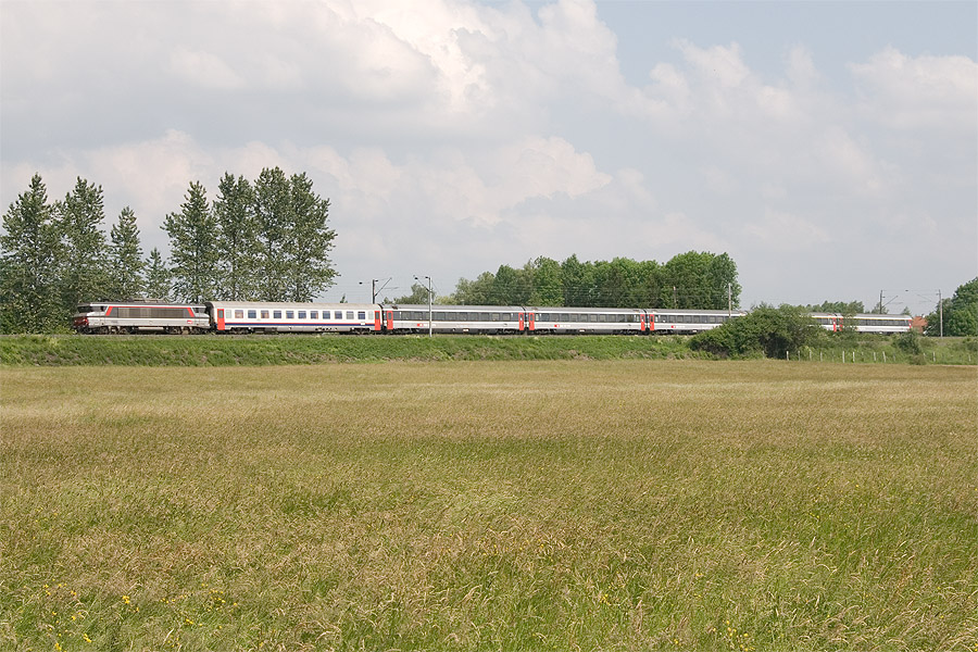 L'EuroCity 90 "Vauban" Brig - Bruxelles-Midi &agrave; R&eacute;ding.