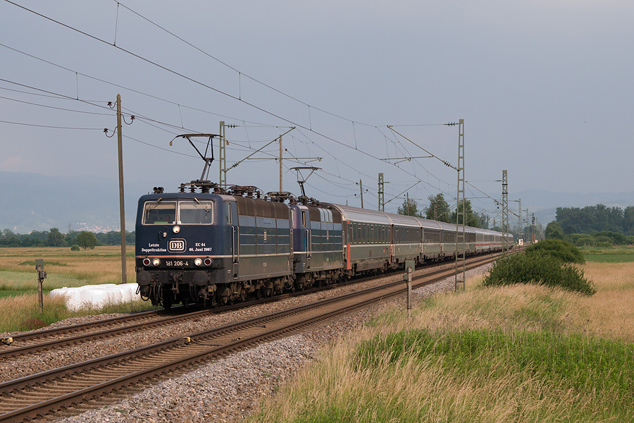 &Agrave; l'occasion de la fin des EuroCity M&uuml;nchen - Paris, cons&eacute;cutivement &agrave; la mise en service de la LGV-Est-Europ&eacute;enne, l'EuroCity 64 M&uuml;nchen Hbf - Paris-Est a &eacute;t&eacute; tract&eacute; par les BR 181 206-4 et BR 181 201-5 en UM entre Karslruhe et Strasbourg.