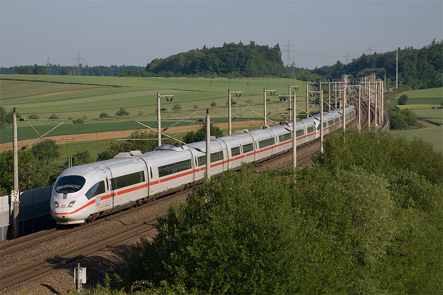 UM d'ICE 3 sur l'ICE 511 K&ouml;ln Hbf - M&uuml;nchen Hbf, vu sur le Bauerbach-Talbr&uuml;cke, sur la SFS Mannheim - Stuttgart.