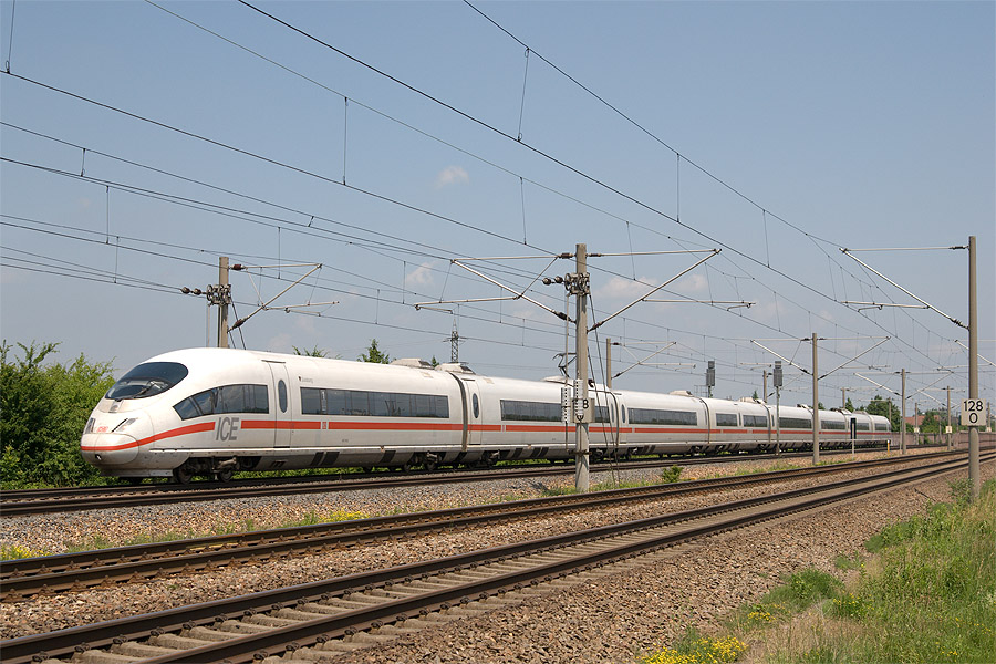Vue &agrave; Fautenbach (Achern) de la rame ICE3 baptis&eacute;e "Duisburg"assurant l'ICE 505 K&ouml;ln Hbf - Basel. Ce train circule exceptionnellement en unit&eacute; simple. En situation normale, l'ICE 505 circule avec l'ICE 105 Amsterdam Centraal - Basel, qui ce jour l&agrave;, le suit &agrave; 5 minutes.