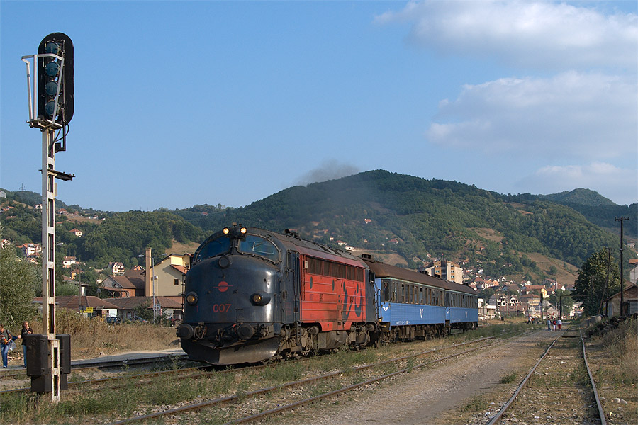 Le 007 au train IC 892 Skopje/Скопје - Pri&scaron;tina/Prishtina, d&eacute;marre de la gare de Kačanik/Ka&ccedil;anik