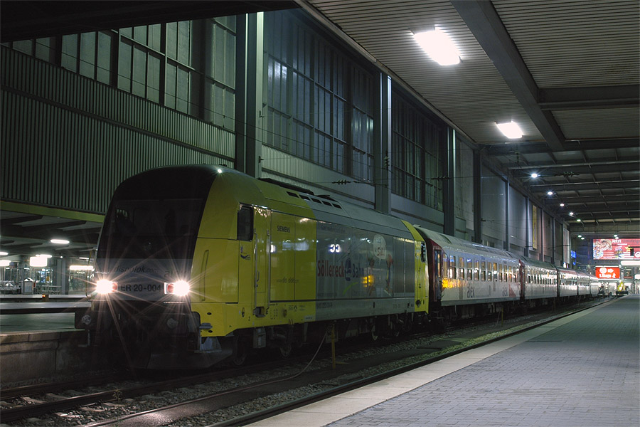 Le train ALX 88238 M&uuml;nchen Hbf - Kempten Hbf au d&eacute;part &agrave; M&uuml;nchen Hbf, ER 20-004 en t&ecirc;te.