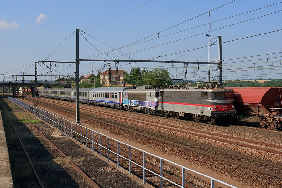Assurant un TER pour Dijon, la BB 9284 passe son dernier dimanche en Bourgogne.