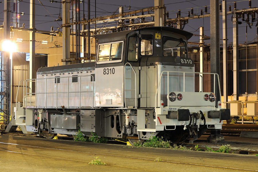 Y 8310 livr&eacute;e grise Akiem de nuit, aux Ardoines.