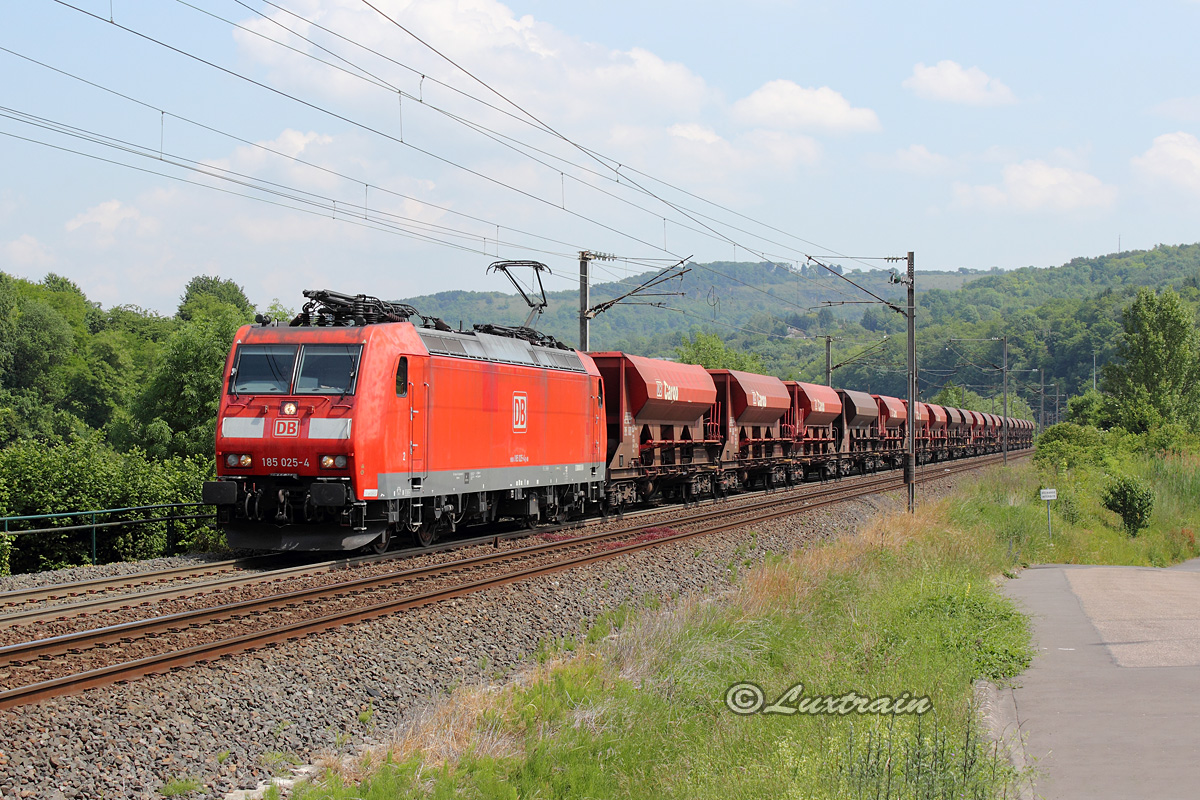 Suite à une fermeture de ligne entre l'Allemagne et le Luxembourg durant les mois de mai et juin 2014, une partie du trafic de marchandise a été déviée via la France.

Concerné par cette mesure, le train de sable Hagenbach - Differdange passe à Sierck-les-Bains en direction d'Uckange où la 185 cédera sa place à une UM de 3000 CFL.