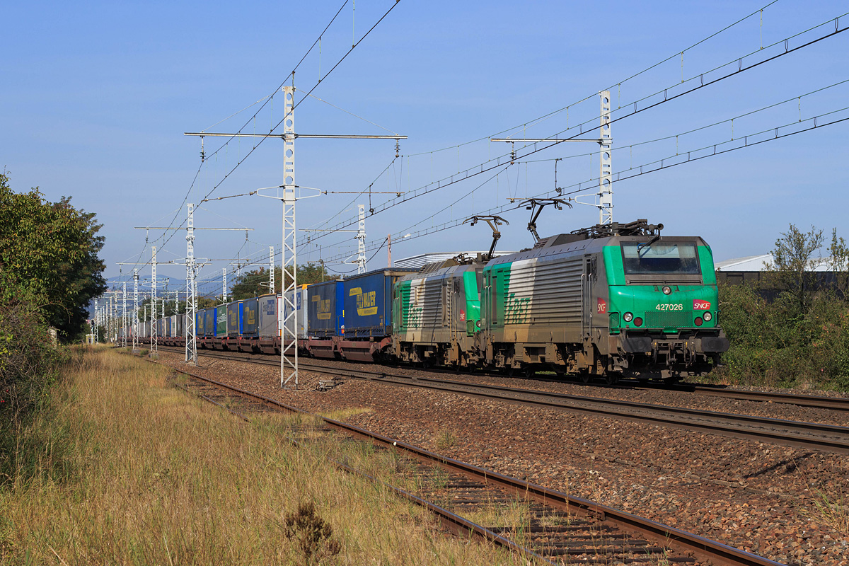 Les 27026 et 27022 sont vues en tête de l'Autoroute Ferroviaire reliant le Luxembourg au Boulou-Perthus.