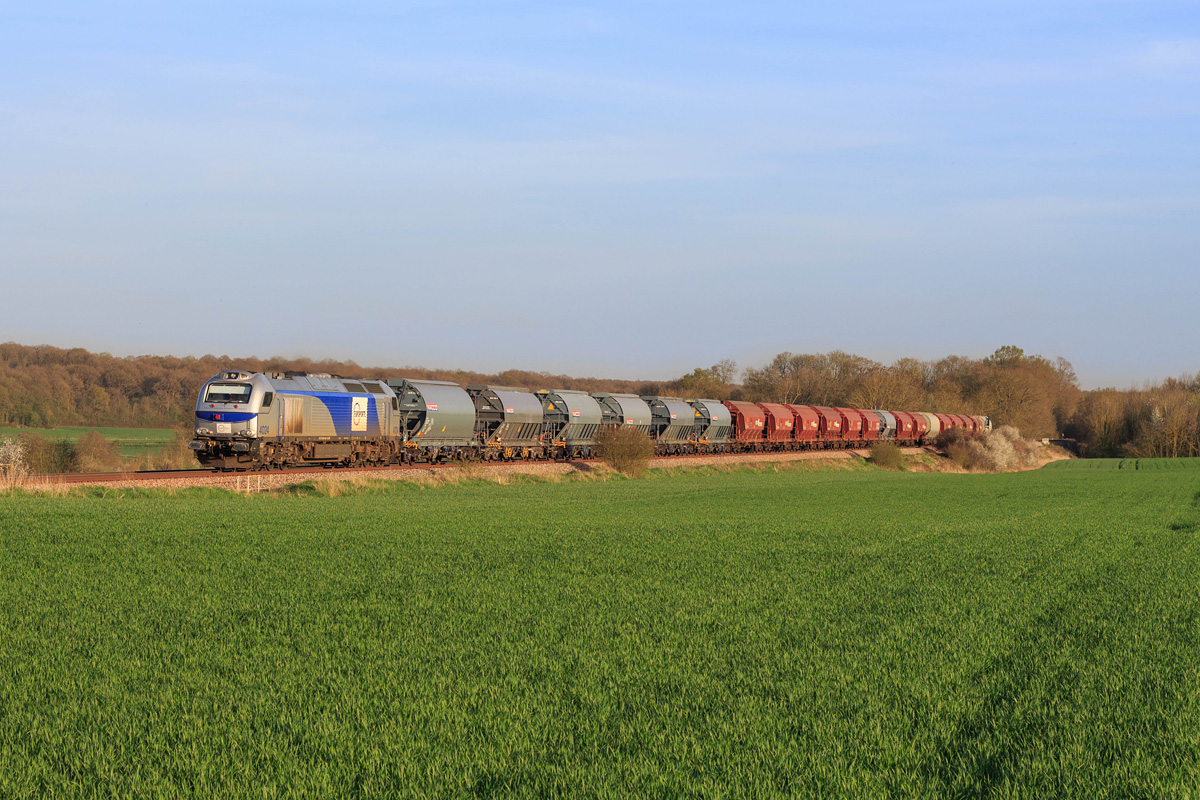 L'Euro 4024 assure un train d'engrais reliant Flamboin-Gouaix à Bobigny.