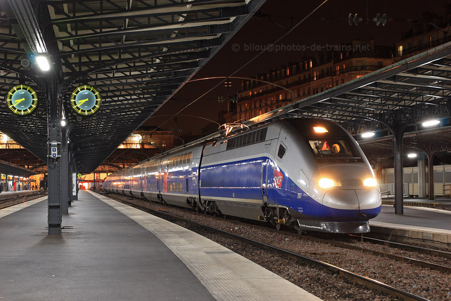 Pr&ecirc;te au d&eacute;part pour sa mission de survitesse &agrave; 360km/h sur la LGV EE, la rame TGV DASYE 707 va s'&eacute;lancer vers B&eacute;nestroff afin d'assurer son dernier aller/retour de la journ&eacute;e. Cette rame n'a subi aucune modification, mis &agrave; part ce pantographe en motrice 1 &eacute;quip&eacute; pour faire des mesures sur le couple pantographe/cat&eacute;naire. Elle effectuera &eacute;galement des essais sur la LGV Nord &agrave; V350.