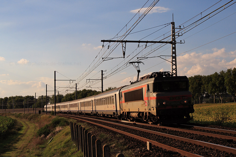 &Agrave; Villefranche-de-Lauragais, passage de la BB 7266 assurant un W entre Toulouse et Carcassonne.
