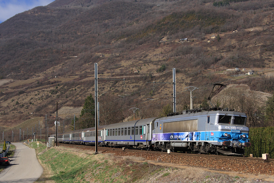 Passage &agrave; St-Jean de la Porte de la 22308, assurant le TER 883209 Chamb&eacute;ry - Bourg-St-Maurice.