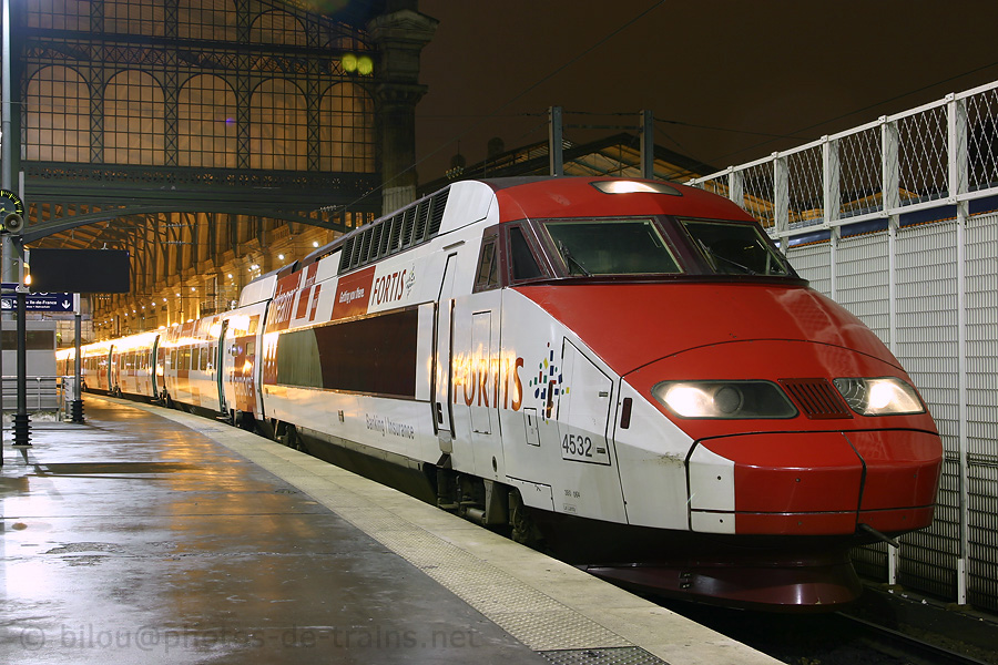 En provenance de Bruxelles, la rame pellicull&eacute;e "FORTIS" 4532 s'appr&ecirc;te &agrave; rejoindre le Landy-Sud.