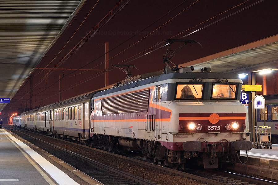 La CC 6575 marque l'arrêt à Aix-les-Bains-le-Revard, alors qu'elle assure le TER 883368 Modane - Lyon-Perrache.