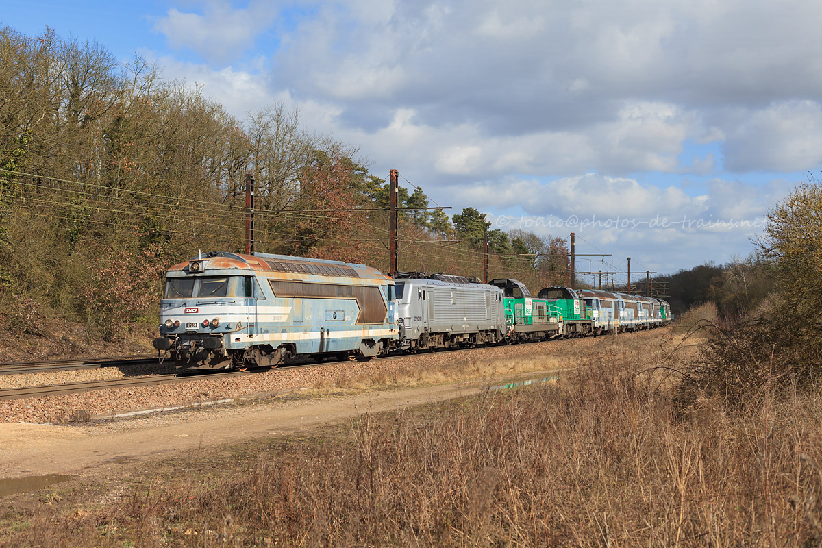 Prévu normalement la veille entre Villeneuve-Saint-Georges et Dijon, ce train de machines finira sa course à Saint-Pierre-des-Corps. Il est composé des 67243/27121/67236/67233/69426/69453/67231/67234 et 67237.