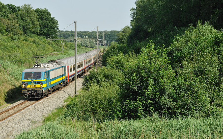 Locomotive 2114 de la SNCB dance dans les courbes de Zillebeke.
